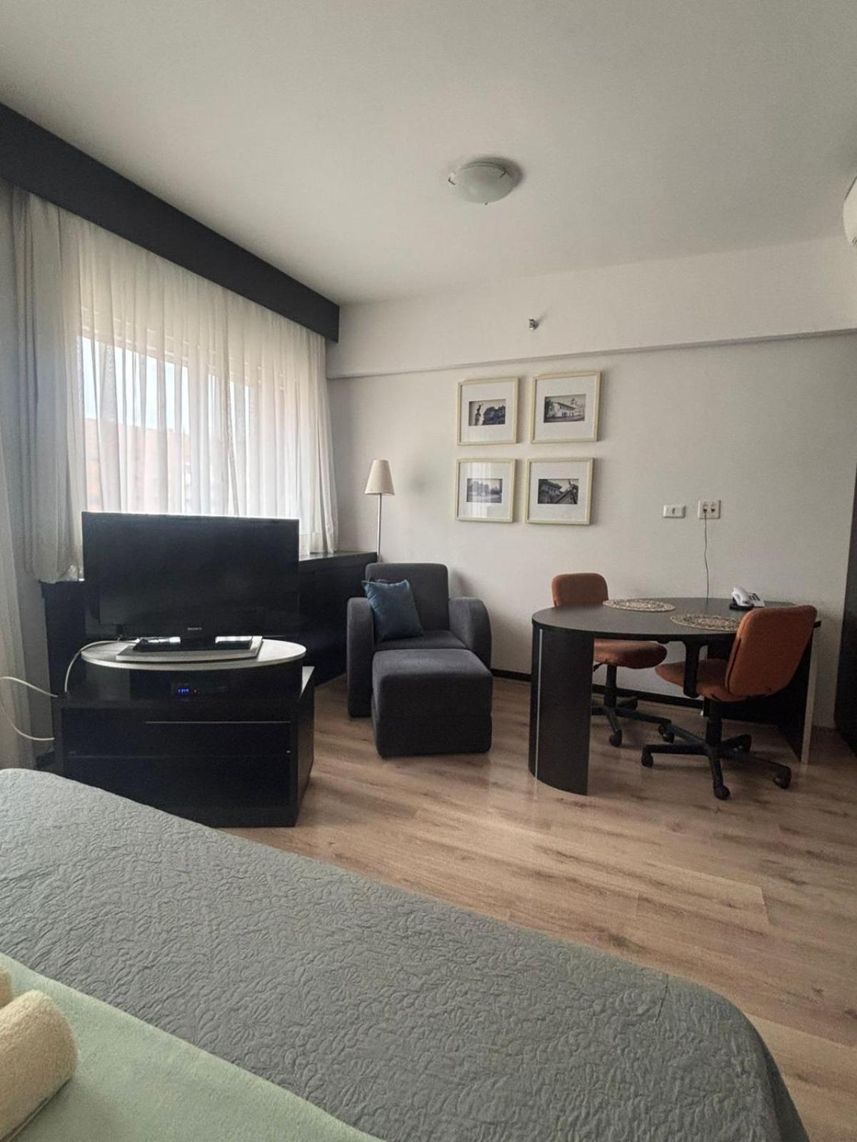 Flat Mer Paulista Hospital Beneficencia Portug Piscina Estac Restau Acad Apartment